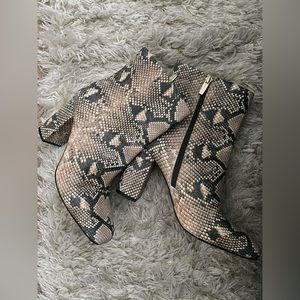 Vince Camuto Booties🤎